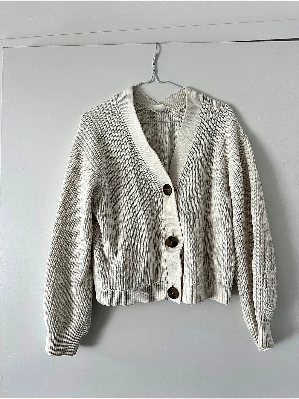 H&Medium Cream Knit Cardigan Size Medium